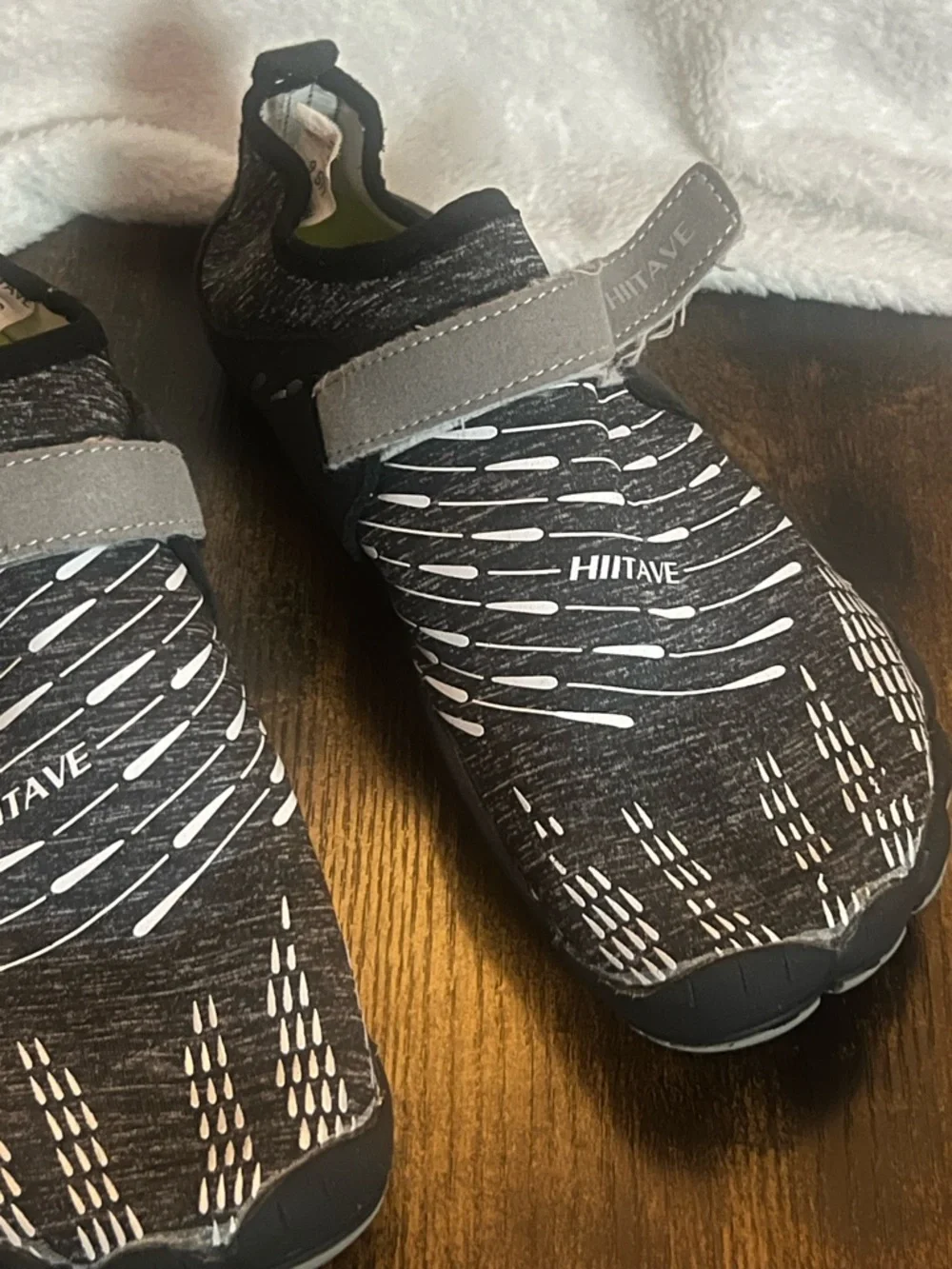 Kids Black Slip-On Athletic Shoes with Gray Strap Boys size 6